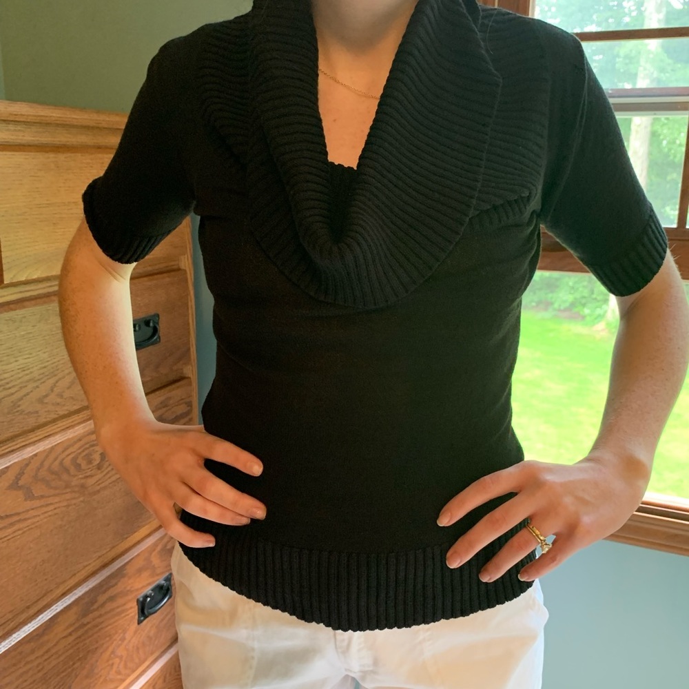 BCBGMaxazria. Women’s relaxed turtleneck, three-quarter sleeve sweater. Size XS.